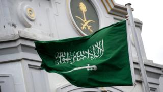 Tutar Saudiyya a gaban karamin ofishin jakadancin kasar Turkiya da ke birnin Santanbul, ranar 13 ga watan Oktoba 2018