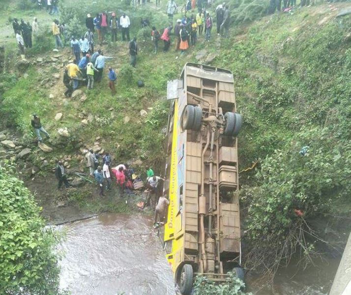 Eight persons feared dead as two vehicles plunge into river in Delta