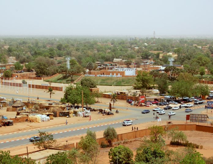 Niamey_from_grand_mosque_theatre_2006.jpg